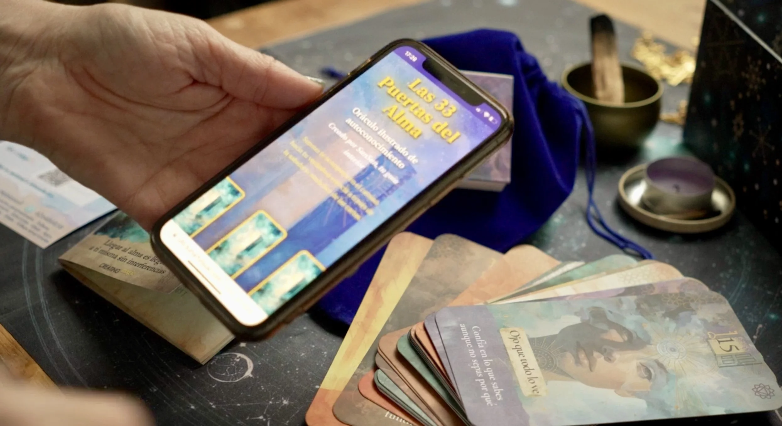 Experiencia digital del oráculo en el móvil